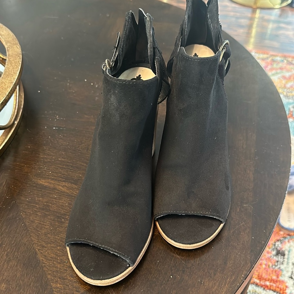 Fergalicious shoes new without box 7.5